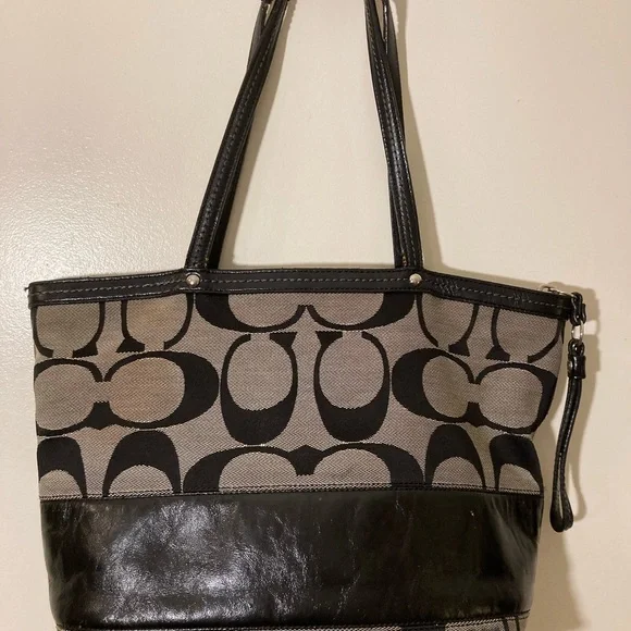 COACH signature stripe No. 12429
SHOULDERBAG tote VNTG and wallet - Picture 3 of 16